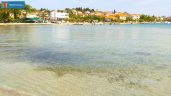 Stranden in preko eiland ugljan