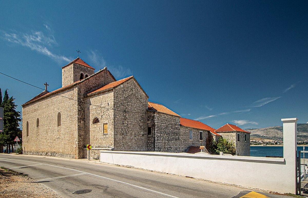 Kerk en klooster van het h kruis arbanija