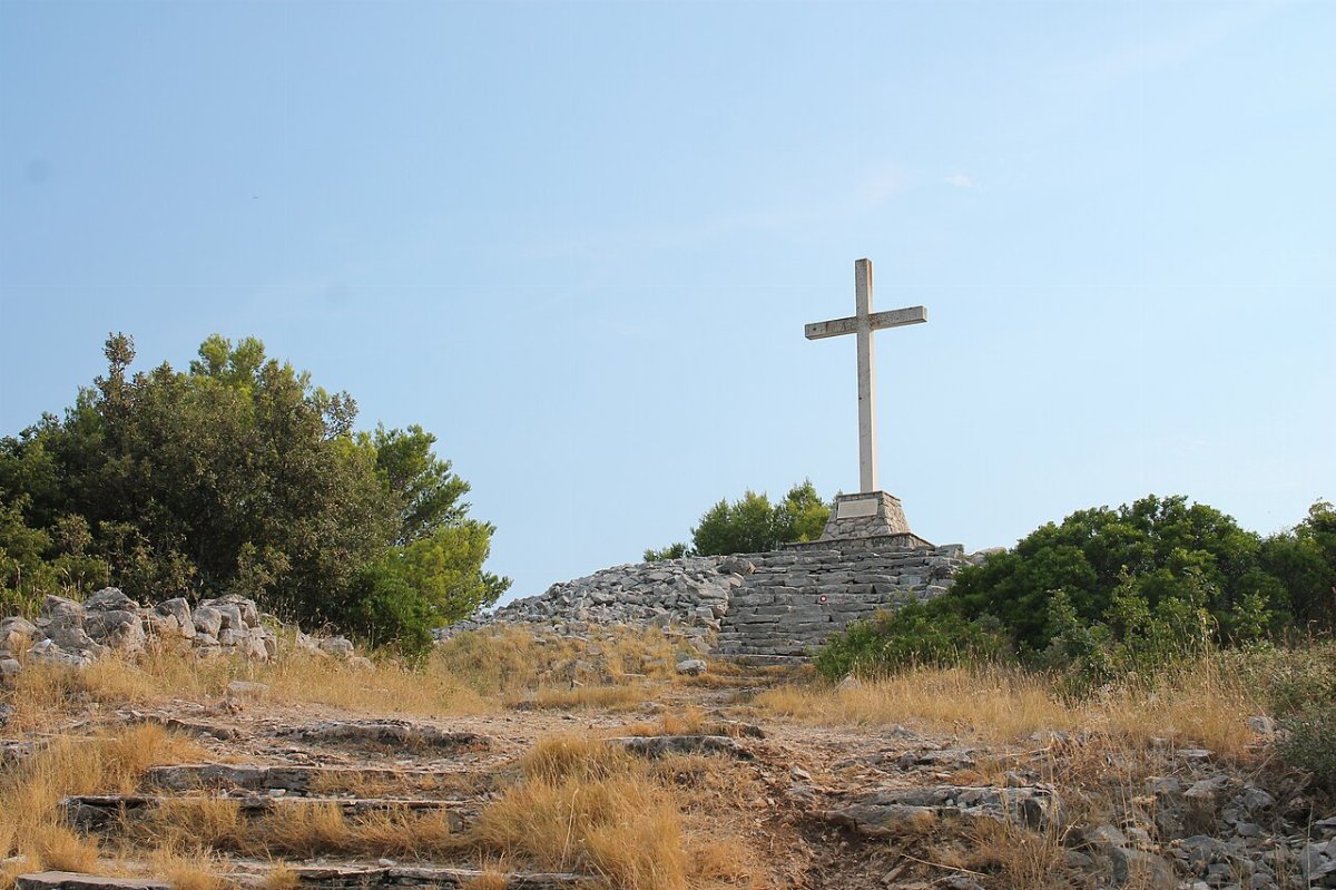 Prehistorisch heuvelfort vela straza gornje selo