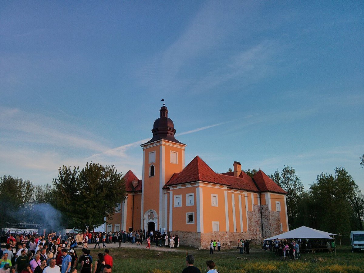 Oude burcht lukavec lukavec