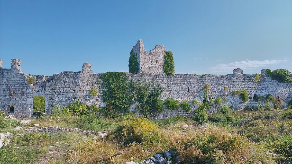 Tempeliersburcht templarska gradina vrana