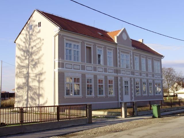 Gebouw van de basisschool donja lomnica